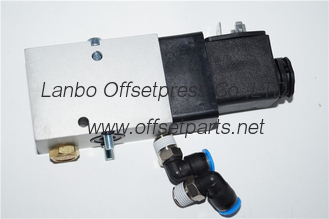 high quality original 4/2-way valve 61.184.1051/02 for SM102 machine
