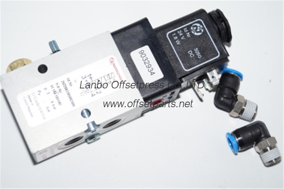 high quality original 4/2-way valve 61.184.1051/02 for SM102 machine