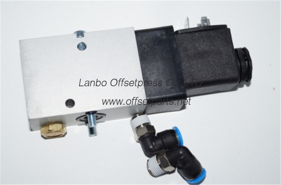 high quality original 4/2-way valve 61.184.1051/02 for SM102 machine
