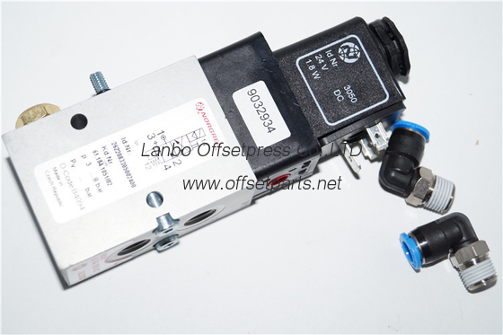 high quality original 4/2-way valve 61.184.1051/02 for SM102 machine