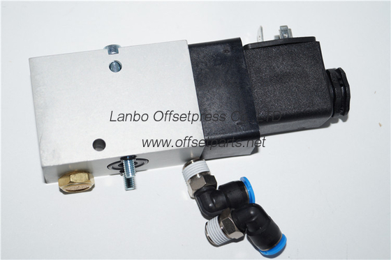 high quality original 4/2-way valve 61.184.1051/02 for SM102 machine